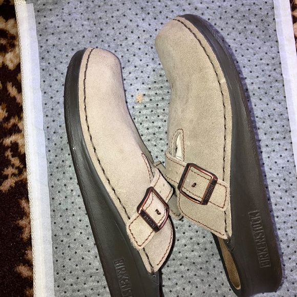 Men\'s size 11 tan suede Birkenstock sandals in box - open back closed toes main image 4